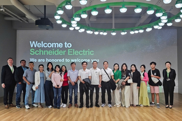 Thiên Phát Tiến tham gia Reward Trip 2025 tại Châu Âu cùng hãng Schneider Electric  